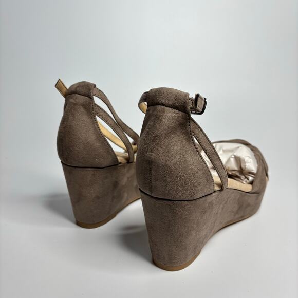 Dirty Laundry DL Dive In Platform Wedge Sandal in Dusty Taupe - Picture 3 of 8